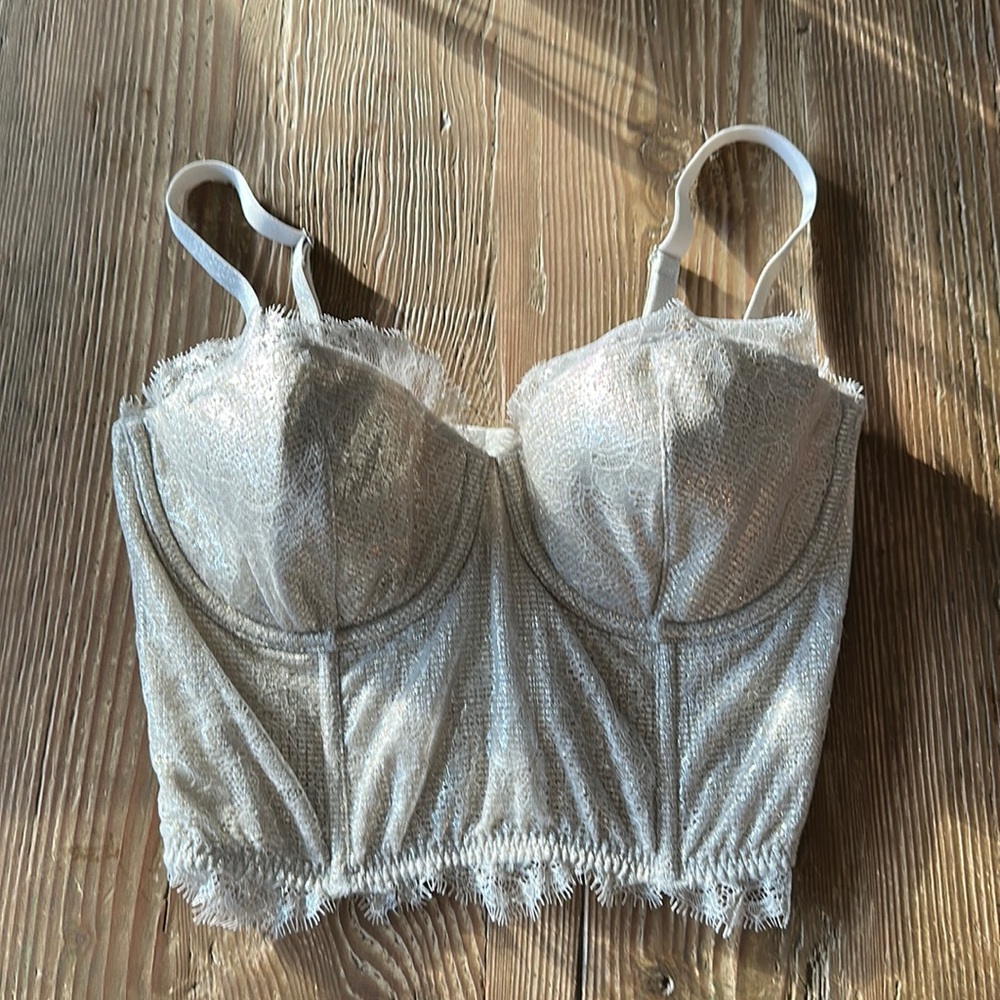 Victoria’s Secret Lined Crop Top Bra 34D Metallic Silver with Lace overlay